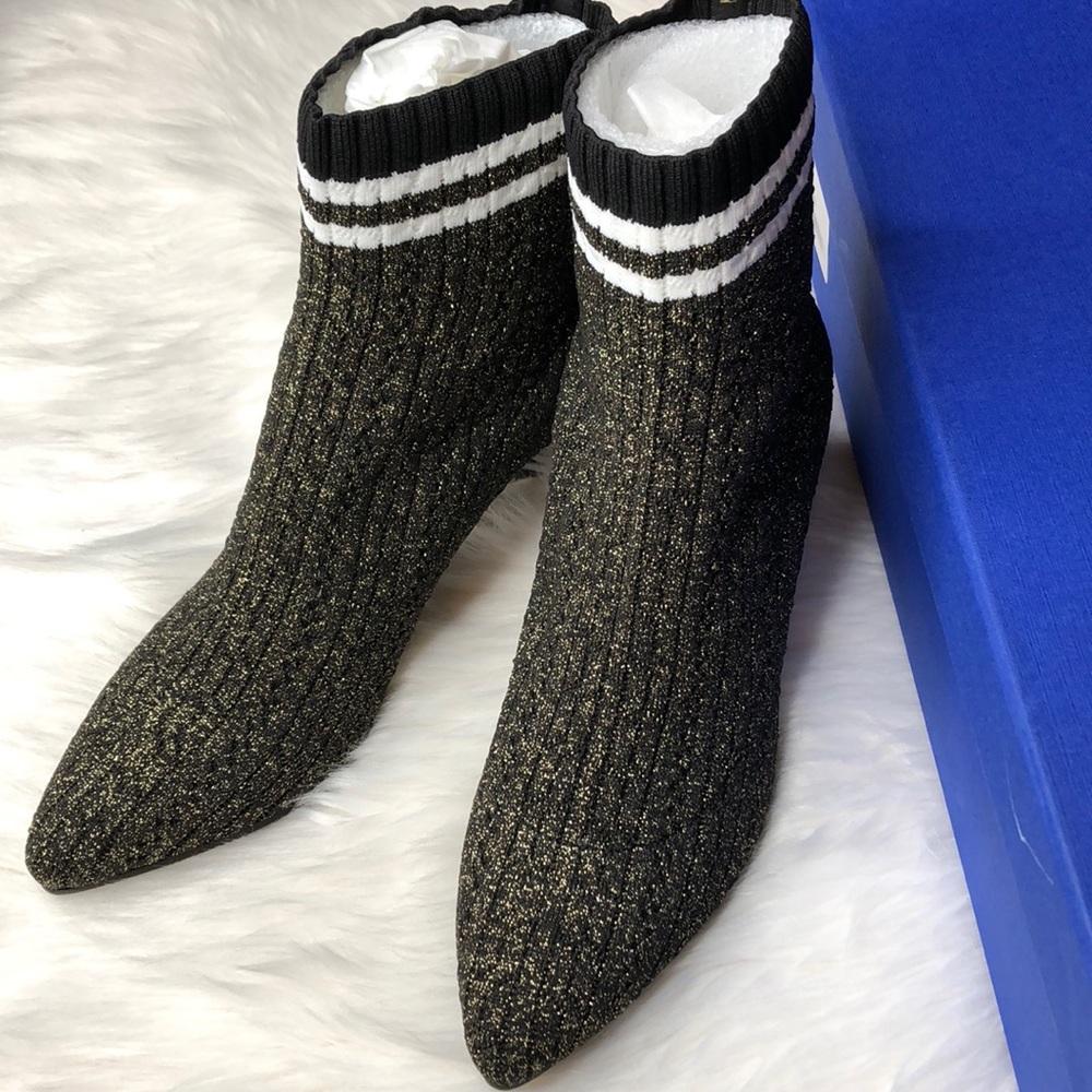 Brand new in box Stuart Weitzman shoes size 5.5